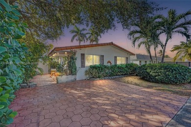 Beach Townhome/Townhouse For Sale in Dania, Florida