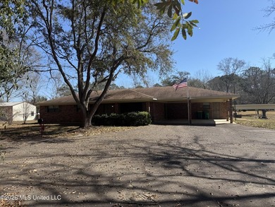 Beach Home Sale Pending in Moss Point, Mississippi