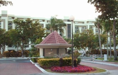 Beach Condo For Sale in Lauderhill, Florida