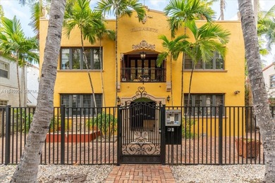 Beach Townhome/Townhouse For Sale in Miami Beach, Florida