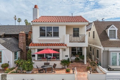 Beach Townhome/Townhouse Sale Pending in Newport Beach, California