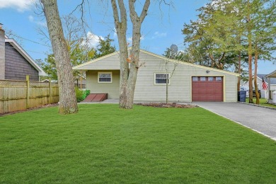 Beach Home For Sale in Aquebogue, New York