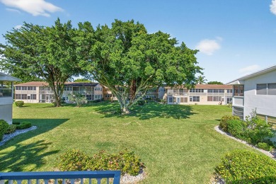 Beach Condo For Sale in West Palm Beach, Florida