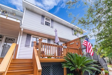 Beach Townhome/Townhouse Active Under Contract in Tybee Island, Georgia