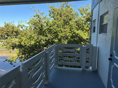 Beach Condo For Sale in Lauderdale Lakes, Florida