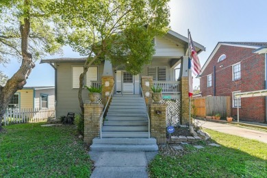 Beach Home For Sale in Galveston, Texas