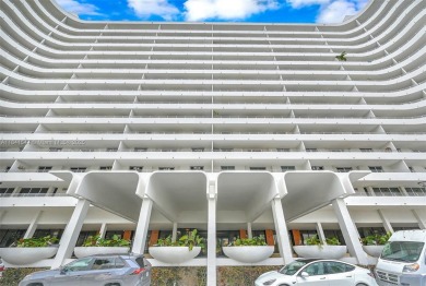 Beach Condo For Sale in Miami Beach, Florida
