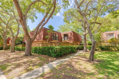 Beach Townhome/Townhouse For Sale in Palm Harbor, Florida