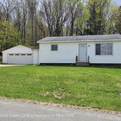 Beach Home Sale Pending in Benton Harbor, Michigan