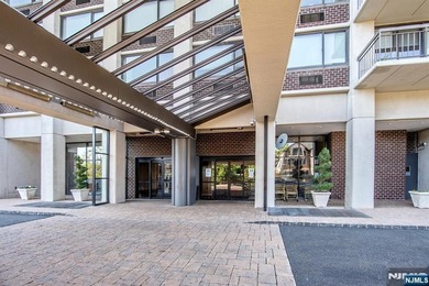 Beach Home For Sale in Fort Lee, New Jersey