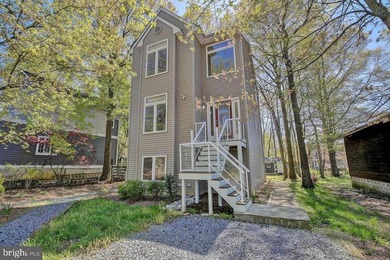 Beach Home For Sale in Annapolis, Maryland