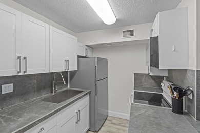 Beach Condo For Sale in West Palm Beach, Florida