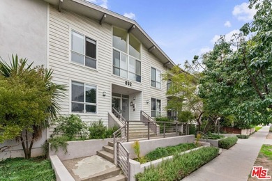 Beach Condo For Sale in Santa Monica, California