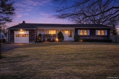 Beach Home For Sale in Oakdale, New York