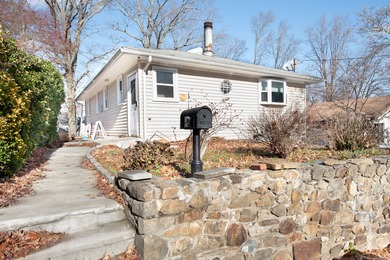 Beach Home Sale Pending in Bridgeport, Connecticut