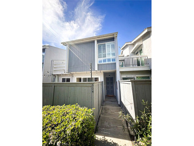 Beach Townhome/Townhouse For Sale in Costa Mesa, California