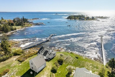 Beach Home For Sale in Southport, Maine