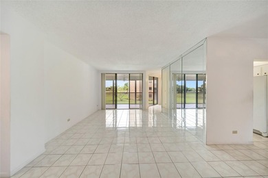 Beach Condo For Sale in Lauderhill, Florida