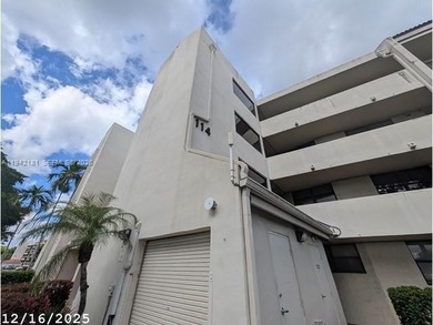 Beach Condo For Sale in Oakland Park, Florida