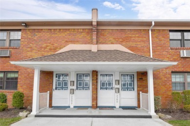 Beach Condo Sale Pending in Bellmore, New York