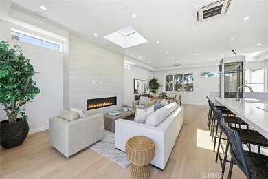 Beach Home For Sale in Manhattan Beach, California