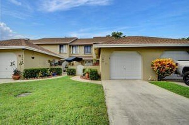 Beach Townhome/Townhouse For Sale in Greenacres, Florida