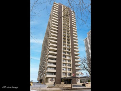 Beach Condo Active Under Contract in Chicago, Illinois