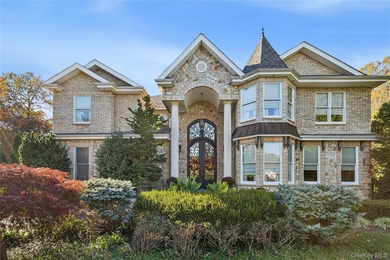 Beach Home For Sale in Oyster Bay, New York