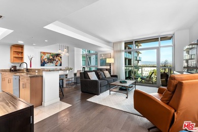 Beach Condo Active Under Contract in Marina Del Rey, California