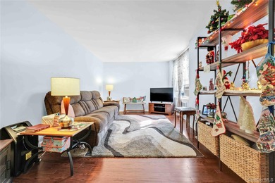 Beach Home For Sale in Flushing, New York