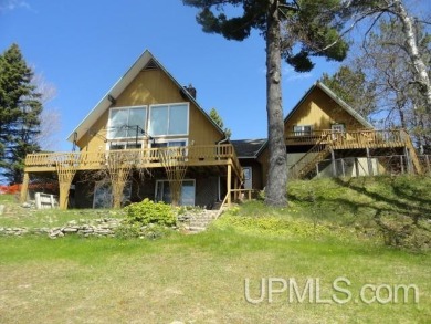 Beach Home For Sale in Munising, Michigan