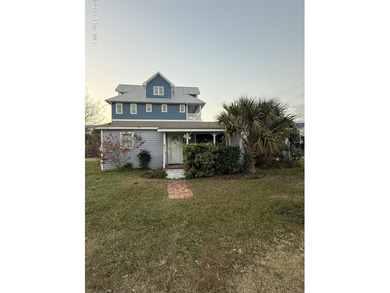 Beach Home For Sale in Carolina Beach, North Carolina
