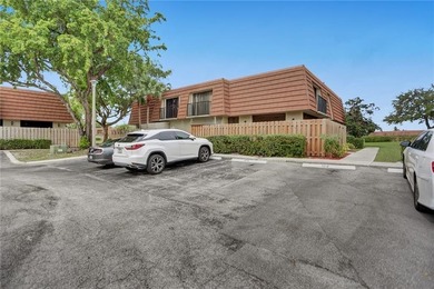 Beach Townhome/Townhouse For Sale in Sunrise, Florida