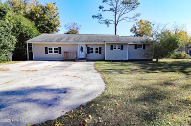 Beach Home For Sale in Newport, North Carolina