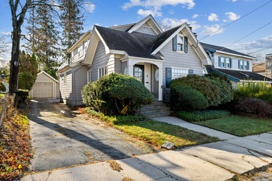 Beach Home Sale Pending in New London, Connecticut