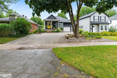 Beach Home For Sale in Collingwood, 