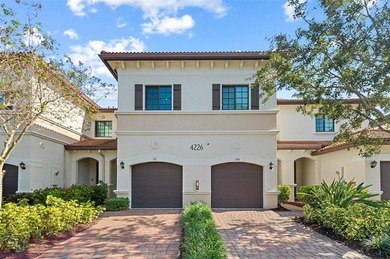 Beach Townhome/Townhouse Active Under Contract in Oakland Park, Florida