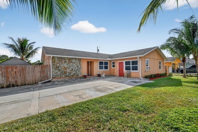 Beach Home For Sale in West Palm Beach, Florida