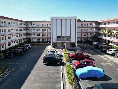 Beach Condo For Sale in Lauderdale Lakes, Florida