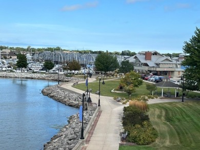 Beach Condo For Sale in Sturgeon Bay, Wisconsin