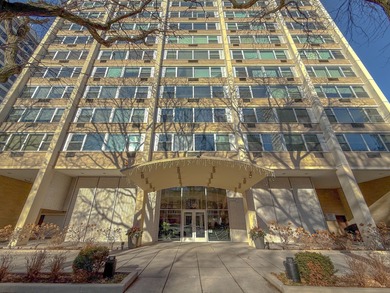 Beach Condo For Sale in Chicago, Illinois