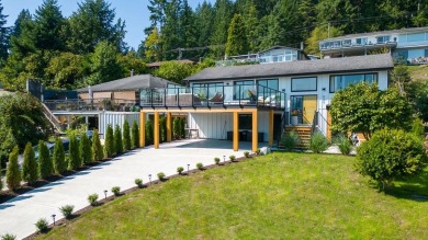 Beach Home For Sale in Gibsons, 