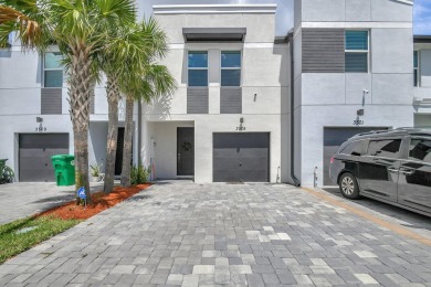 Beach Townhome/Townhouse For Sale in Palm Springs, Florida