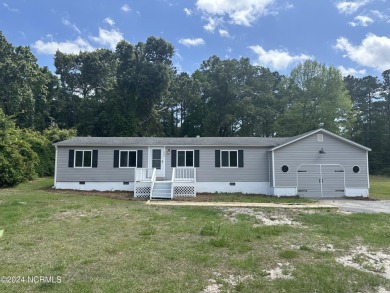 Beach Home For Sale in Cedar Point, North Carolina