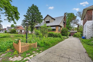 Beach Home For Sale in Chicago, Illinois