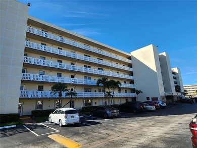 Beach Condo For Sale in Dania, Florida