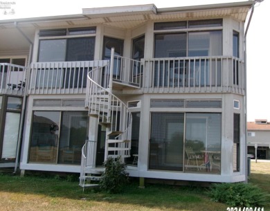 Beach Condo For Sale in Oak Harbor, Ohio