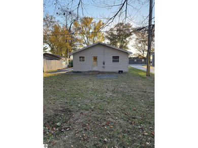 Beach Home Sale Pending in Oscoda, Michigan