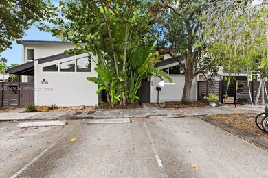 Beach Townhome/Townhouse For Sale in Miami, Florida