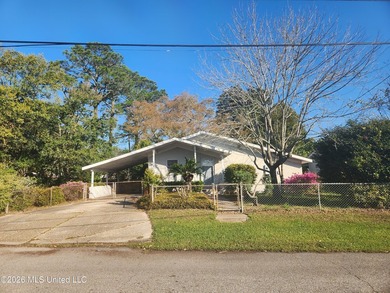 Beach Home Sale Pending in Gulfport, Mississippi